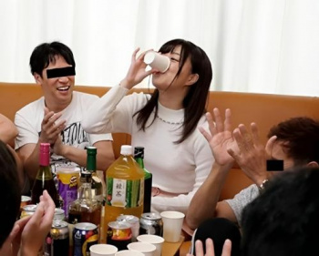 【輪姦レ●プ】女子大生を宅飲みで泥酔させてヤリまくる衝撃レ●プ！無許可で次々にチンポぶち込み中出しする鬼畜映像＜乱交＞の画像