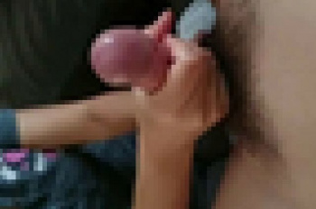 【動画】手コキのプロ(女)に手コキされた男性、立てなくなってしまうwwwの画像