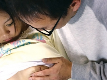 【顔射✕デカチン】スレンダー女子校生が性交生中だし…♡の画像