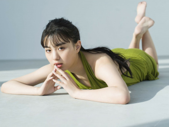鶴嶋乃愛のノーブラ谷間おっぱいセクシー衣装姿がエロ過ぎるwwwwwの画像