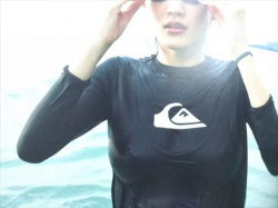綾瀬はるか、サーフィンで乳首が見えてしまう痛恨のミスwww【動画あり】の画像