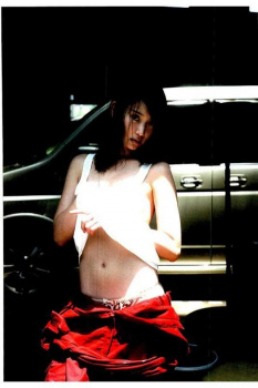 永尾まりや、ノーブラで乳首が見えてしまう痛恨のミスwwwwwwの画像