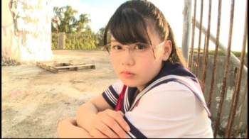 新城玲香 純真無垢な感じのお嬢さんのピチピチボディー！の画像
