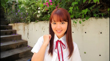 塚原あずさ 大胆ポーズを披露してくれる小柄童顔巨乳の可愛いお嬢さんの画像