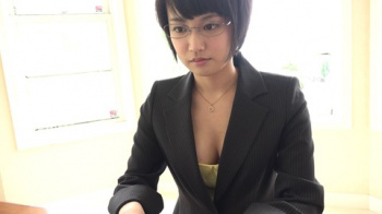 里美黎 ショートカットのキュートなお嬢さんのこぼれ落ちそうなおっぱい！！の画像