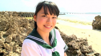 山中知恵 むっちりボディにえげつない水着！の画像