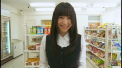 浜田由梨 手ブラ、腕ブラからこぼれ落ちそうなおっぱい！！ 前半の画像