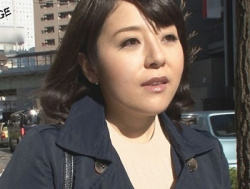 【熟女人妻】『恥ずかしい…でも興奮しちゃう♥』デカ乳輪の四十路巨乳妻を言葉責め調教！ハード3Pでエビ反りイキ＆連続中出しの画像