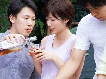 【テントNTR】『ダメダメっ！』巨乳人妻が会社のキャンプで玩具責め集団凌辱→糸引くマン汁まんこに寝取られレイプで快楽堕ちの画像