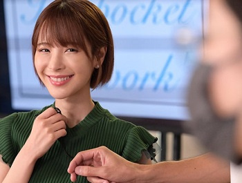 【催眠調教】『おまんこおかしくなっちゃう！』洗脳された美人女子アナが固定バイブ挿入のまま生放送♡局内でバック＆騎乗位♡の画像