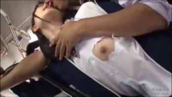 【美乳制服JK痴漢レイプ】満員バスで密着してくる変態野郎に玩具責めからの乳首くり抜き、車内で羞恥挿入されてしまう女子高生！の画像