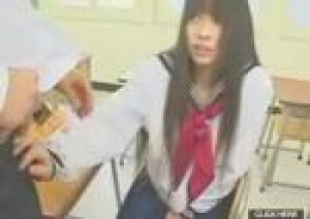 <椎名りく>真面目そうな可愛いJKにフェラさせの画像