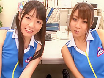 残業中の社内でパイパンの子2人組が素股してくれて・・・の画像