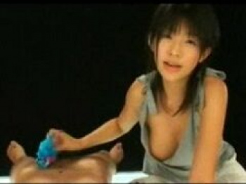 ＜範田紗々＞可愛い子に脱ぎ立てパンツコキされたい！の画像