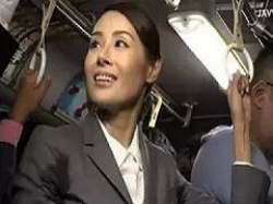 バス内で美熟女OLのスーツ越しの腋汗フェロモンにあてられて・・・の画像