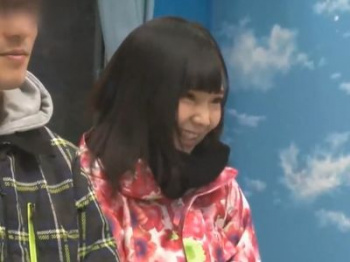 【MM号】安産体型でツルッツルのパイパン激カワ美少女が透ける下着でオイルマッサージ！ヌルっと「入っちゃった♡」膣内射精【あけみみう】の画像