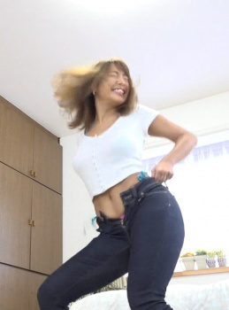 タモリ倶楽部で日本一黒いグラドル橋本梨菜がジーンズ履いてる姿がエロかった件の画像