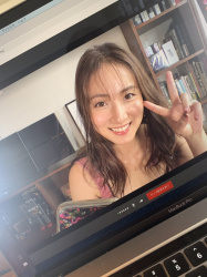 紗綾がYoutubeチャンネルでエッチなタンクトップ姿を見せてたたまらんちの画像