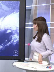 NHK BSニュースでの気象予報士 吉井明子の着衣巨乳がすごい件の画像