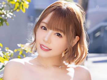 【浜崎真緒ｘ巨乳】「いっぱい精子出して！」あざとかわいい巨乳ギャルお姉さんが素人男子を逆ナンして手コキ責め！の画像