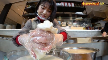 浜辺美波 べーやんの白濁液まみれ＆タンクトップ脇チラセクシー画像の画像