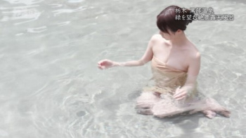 色白美人さん、温泉入浴で股間が見えそうになるの画像