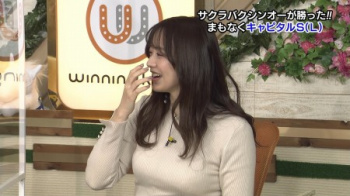 森香澄アナ 露骨にプルンプルン揺らすパンパン巨乳の画像