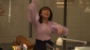 上白石萌音・萌歌 姉の乳揺れと妹の水着姿がたまらんの画像