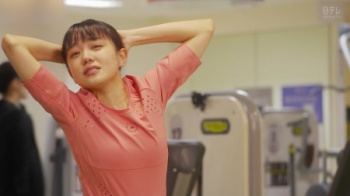 奈緒 汗だくで小ぶりな胸をアピールしてしまうの画像