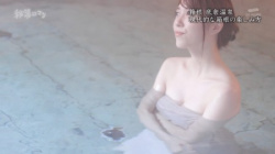 色白美人さん、温泉入浴で谷間を見せつけてしまうの画像
