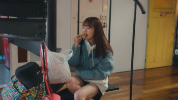 元HKT48・田島芽瑠さん、パンツが見えそうで見えないの画像