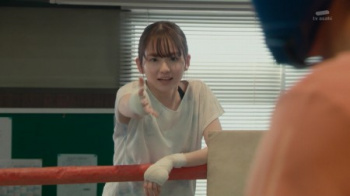 山田杏奈ちゃん、小ぶりな胸をゆっさゆっさ揺らしてしまうの画像