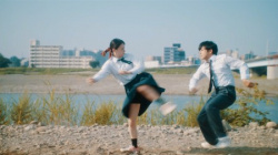 山本舞香さん、キックでスカートの中身が見えてしまうの画像
