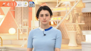 ホラン千秋さんの絶妙なニットパイをご覧くださいの画像