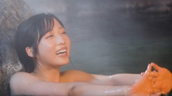 小栗有以さん、温泉ドラマで腋を全開で見せつけるの画像