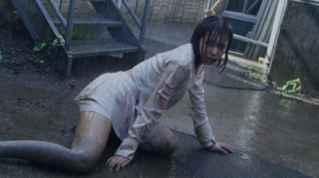 戦隊女優さん、びしょ濡れでキッズを目覚めさせてしまうの画像