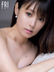 【画像】深田恭子さん(40)、胸元あらわな圧巻ボディラインで『FRIDAY』初表紙ｗｗｗｗｗの画像