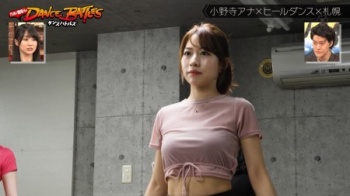 踊れる女子アナさん、胸が（　三　）な格好でレッスンしてしまうの画像