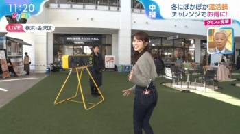 佐々木舞音アナ、ピチピチのデニムでお尻を見せつけてしまうの画像