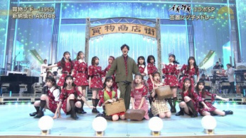 最近のAKBさん、生放送で黒パンツをガッツリ見せてくるの画像