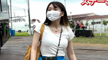 【画像】YOASOBIのikuraちゃん、うっかりお乳が目立ってしまうｗｗｗｗｗの画像