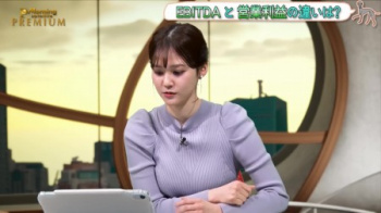 中原みなみアナ、小ぶりなお乳をムギュッとさせてしまうの画像