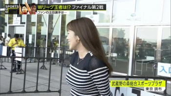 中川安奈アナ、あざとい横乳とパイスラに視線を集めてしまうの画像