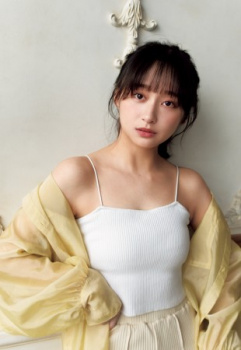 【画像】元日向坂46・影山優佳さん(23)、『ヤンジャン』でうっすら谷間を披露wwwwwの画像
