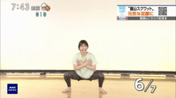 【GIF動画】NHKの女子アナさん、M字開脚で下半身がプルンプルンwwwwwの画像