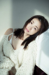 【朗報】上戸彩さん(39)、3児のママが15年ぶり写真集発売wwwwwの画像