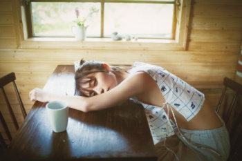 【朗報】長濱ねる(26)さん、8年ぶり写真集から横乳ショット解禁wwwwwの画像