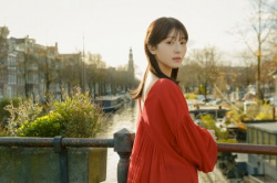 【画像】浜辺美波さん(24)、最新写真集から背中ショット解禁wwwwwの画像