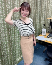 【朗報】ボインすぎる女子アナさん、写真集付きCDを発売wwwwwの画像