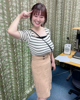 【朗報】ボインすぎる女子アナさん、写真集付きCDを発売wwwwwの画像